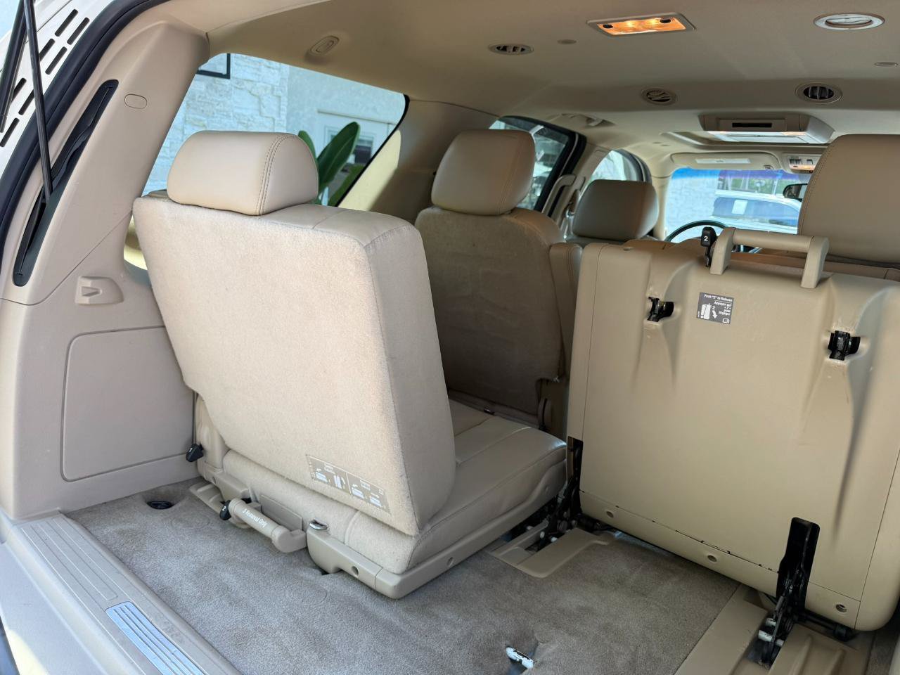 Used 2011 Cadillac Escalade Premium AWD/4WD image 19