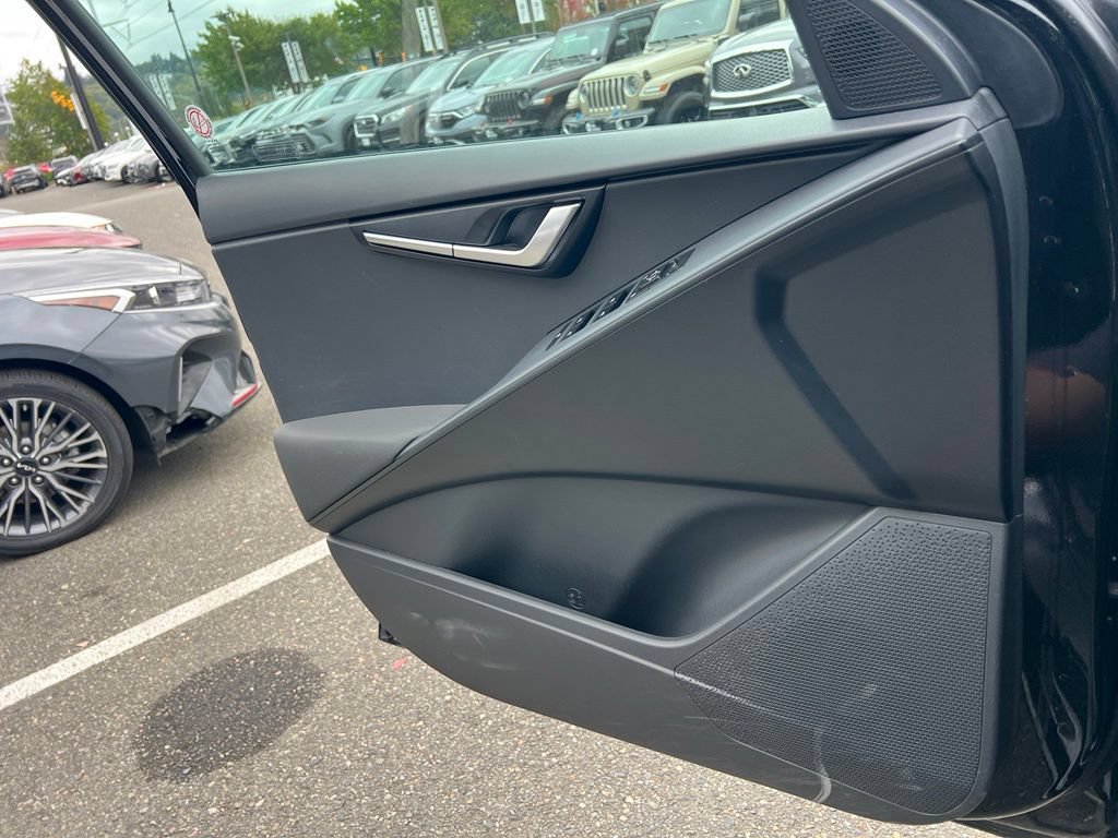 Certified 2025 Kia Niro LX FWD image 15