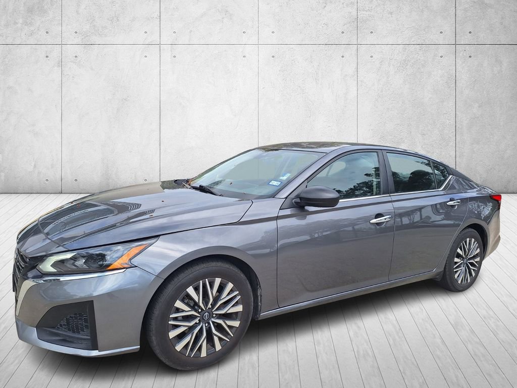Used 2024 Nissan Altima 2.5 SV FWD image 8
