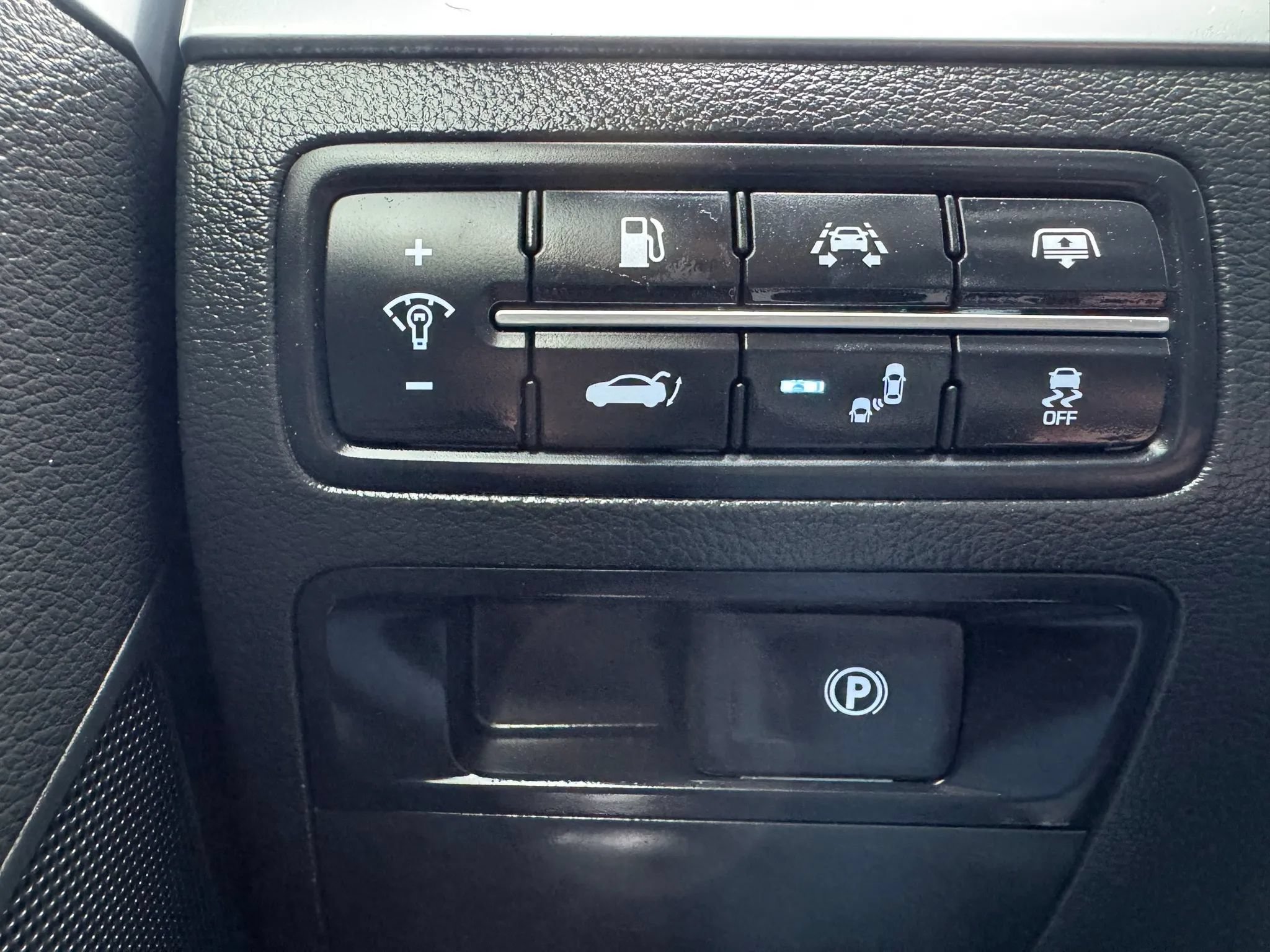 Used 2018 Genesis G80 3.3T Sport RWD image 20