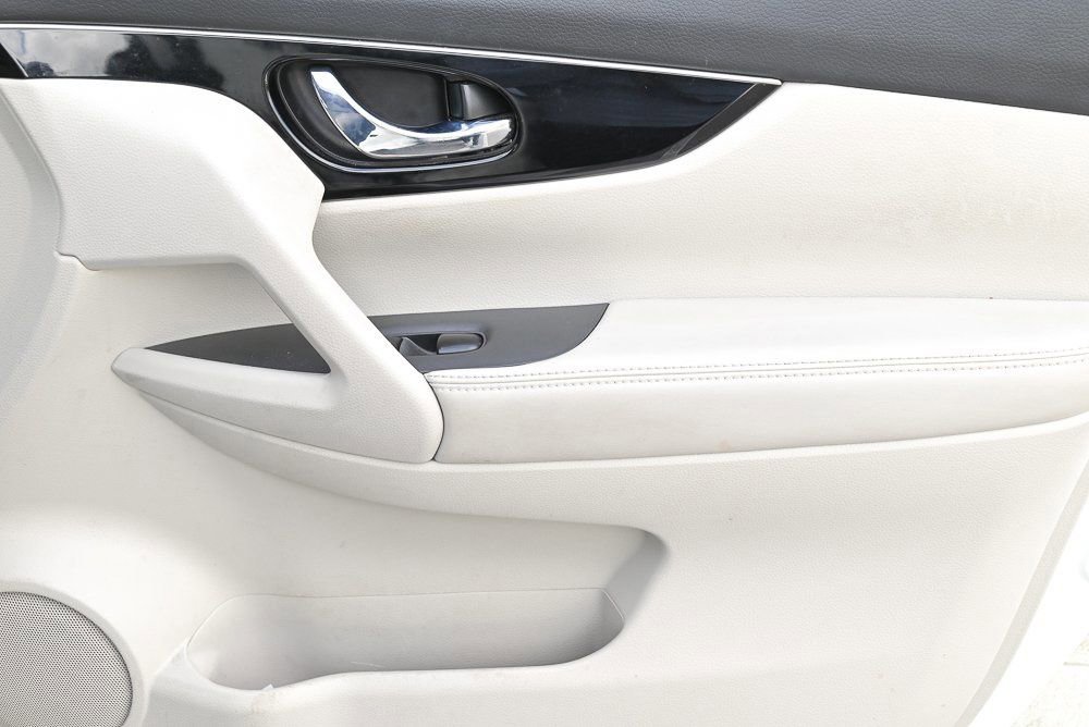 Used 2018 Nissan Rogue Sport SL image 18