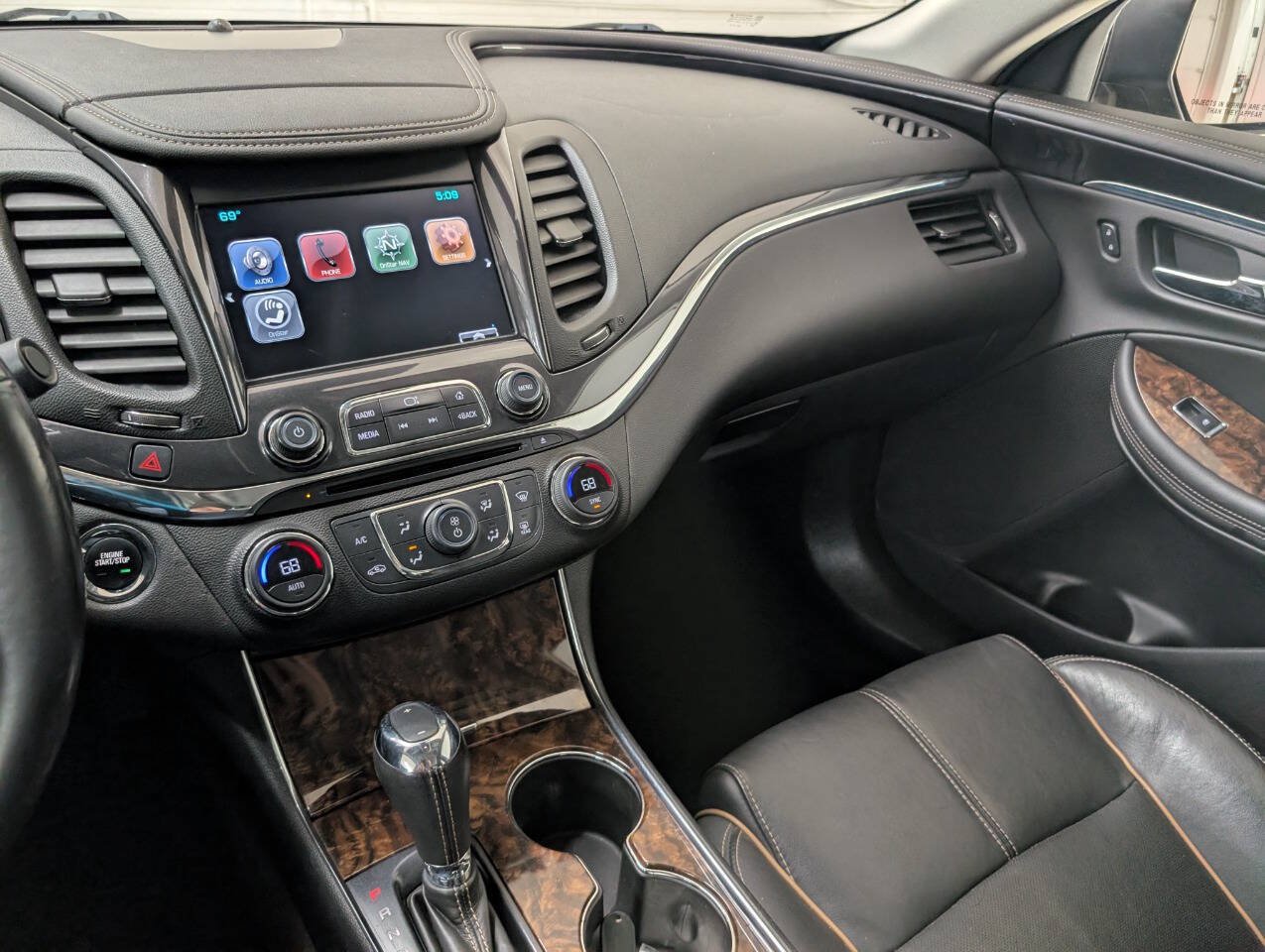 Used 2014 Chevrolet Impala LTZ FWD image 12