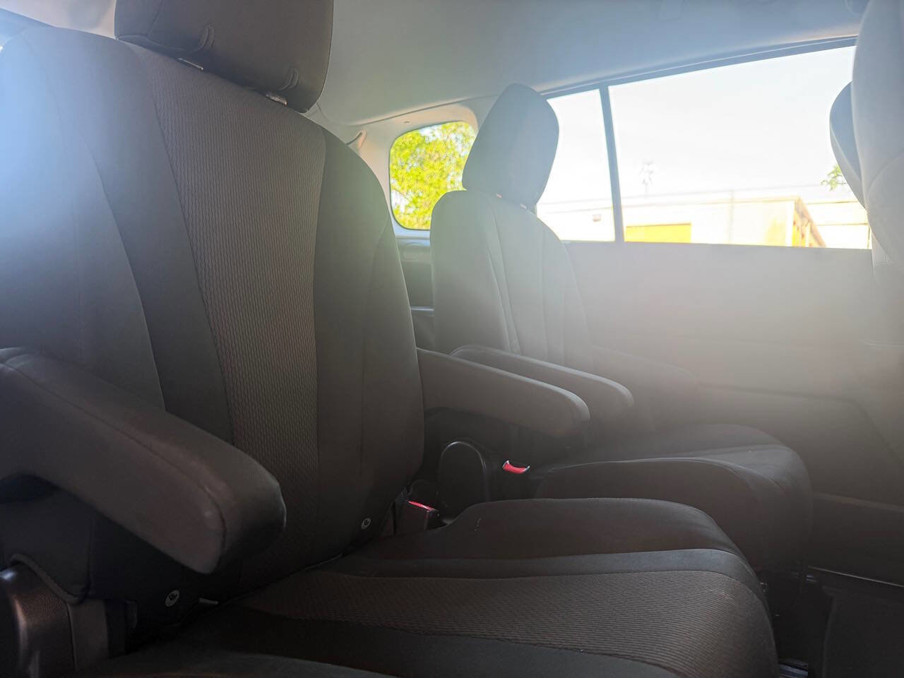 Used 2013 MAZDA MAZDA5 Sport image 27