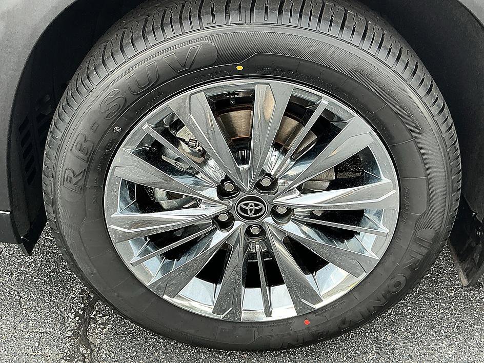 Used 2024 Toyota Grand Highlander AWD image 9