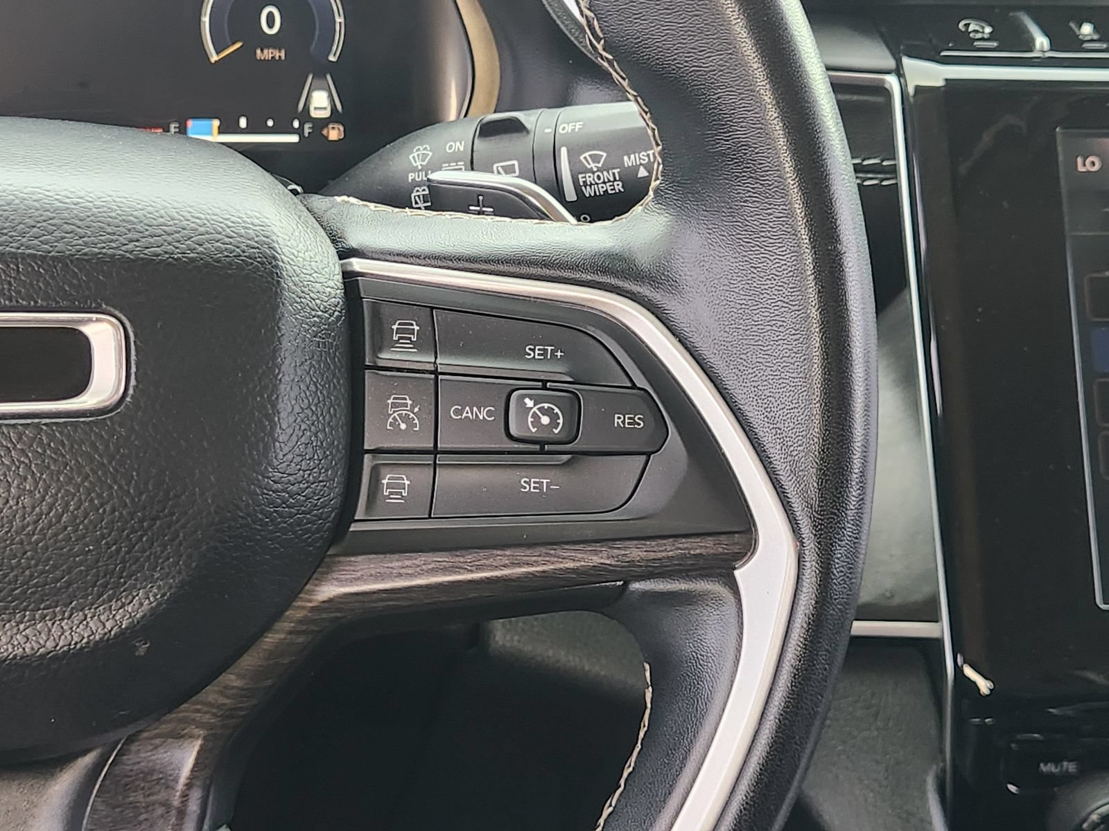 Used 2022 Jeep Grand Cherokee Limited RWD image 28