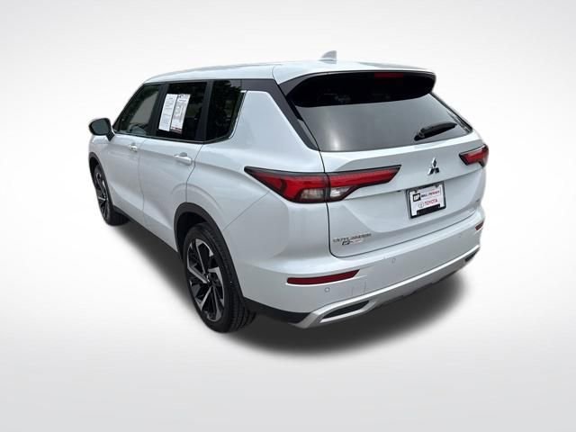 Used 2024 Mitsubishi Outlander SE AWD/4WD image 3