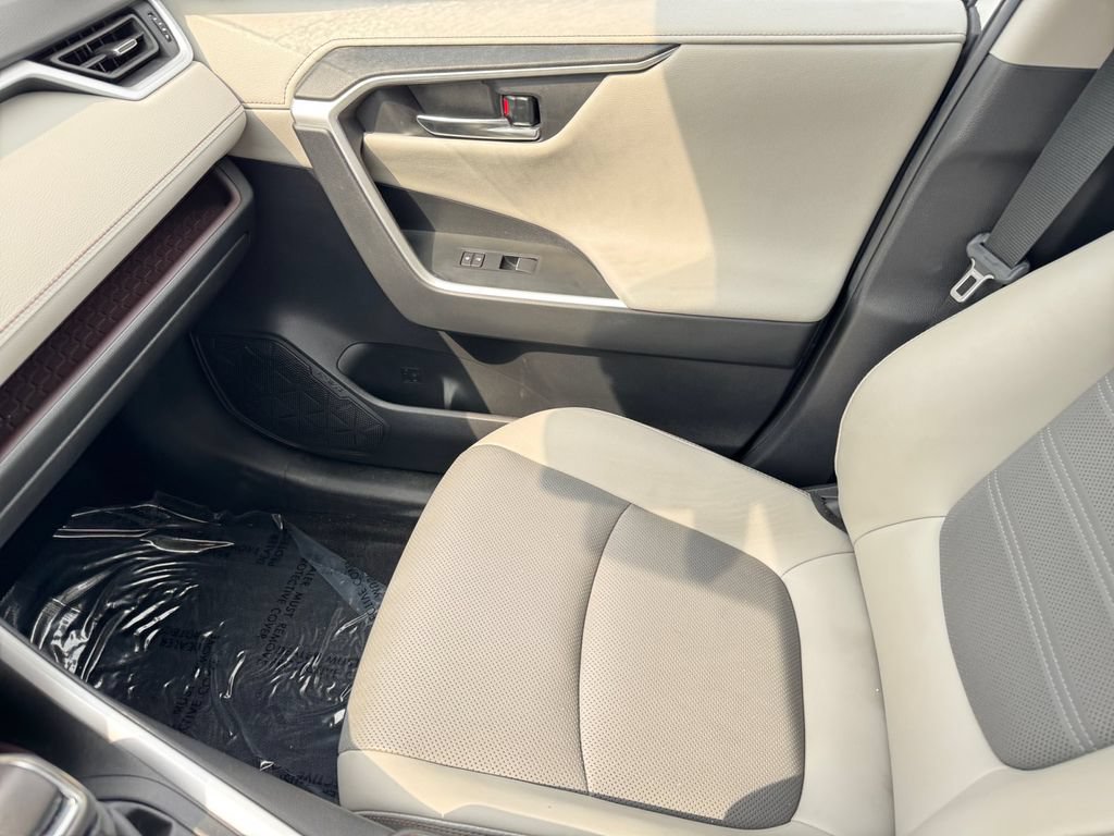 Certified 2021 Toyota RAV4 Limited AWD/4WD image 30