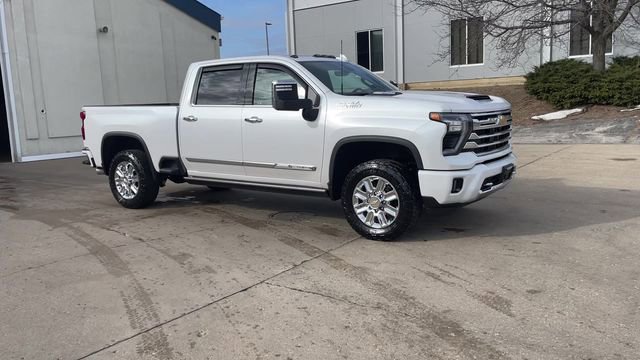 Used 2024 Chevrolet Silverado 3500 High Country w/ High Country Premium Package image 2