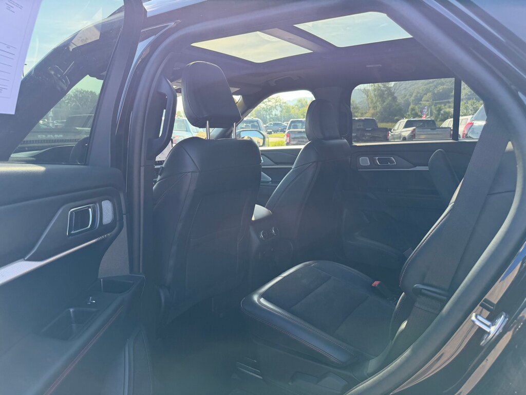 Used 2025 Ford Explorer ST w/ Sun And Sound Package AWD/4WD image 9