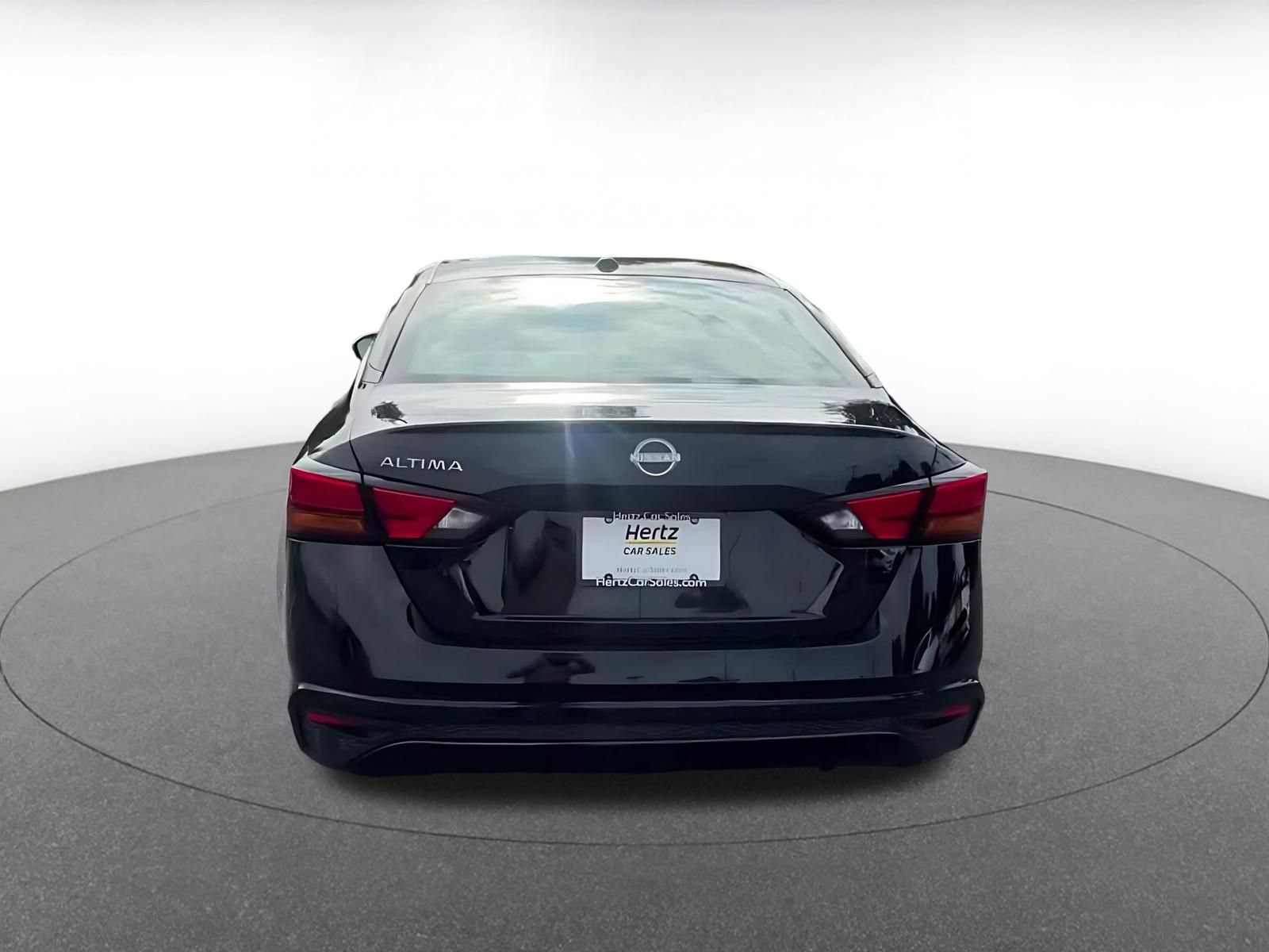 Used 2025 Nissan Altima 2.5 SV FWD image 12
