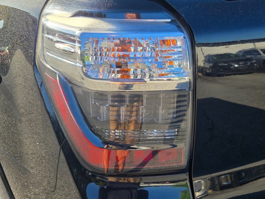 Used 2018 Toyota 4Runner SR5 AWD/4WD image 11
