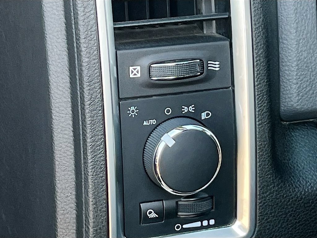 Used 2019 RAM 1500 Classic SLT AWD/4WD image 10