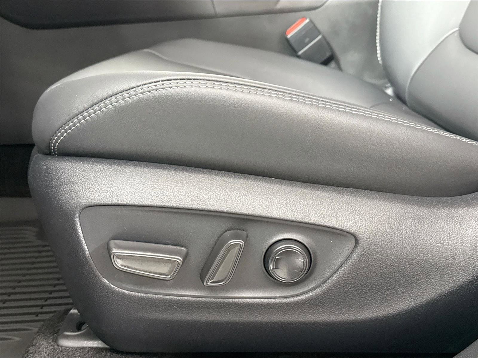 Certified 2025 Toyota RAV4 XLE Premium image 28