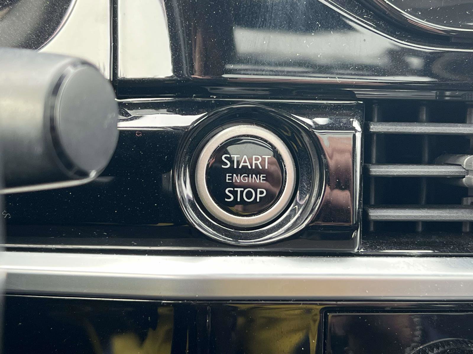 Used 2022 Nissan Pathfinder SV w/ SV Premium Package image 33