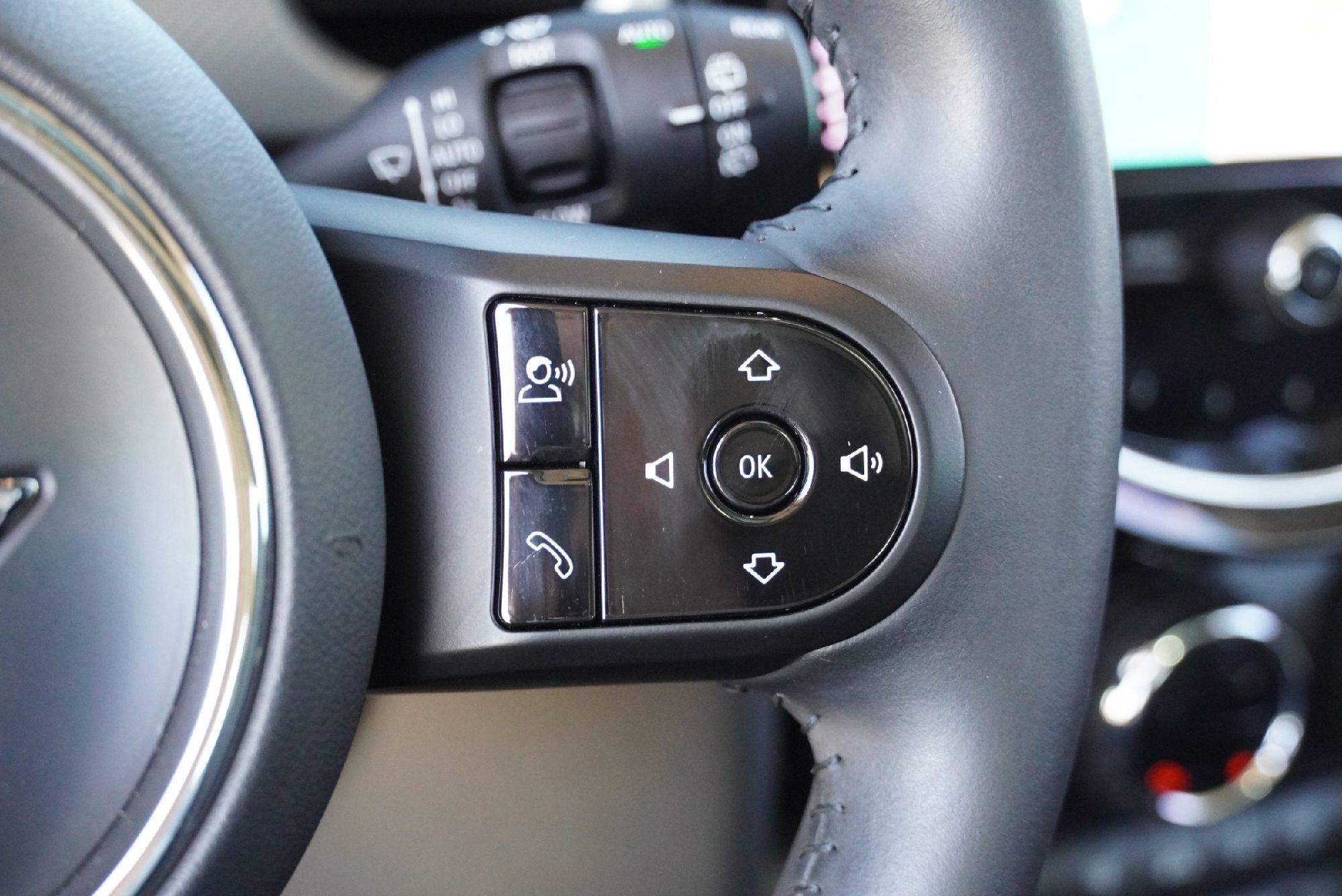 Used 2023 MINI Cooper 2-Door Hardtop image 19