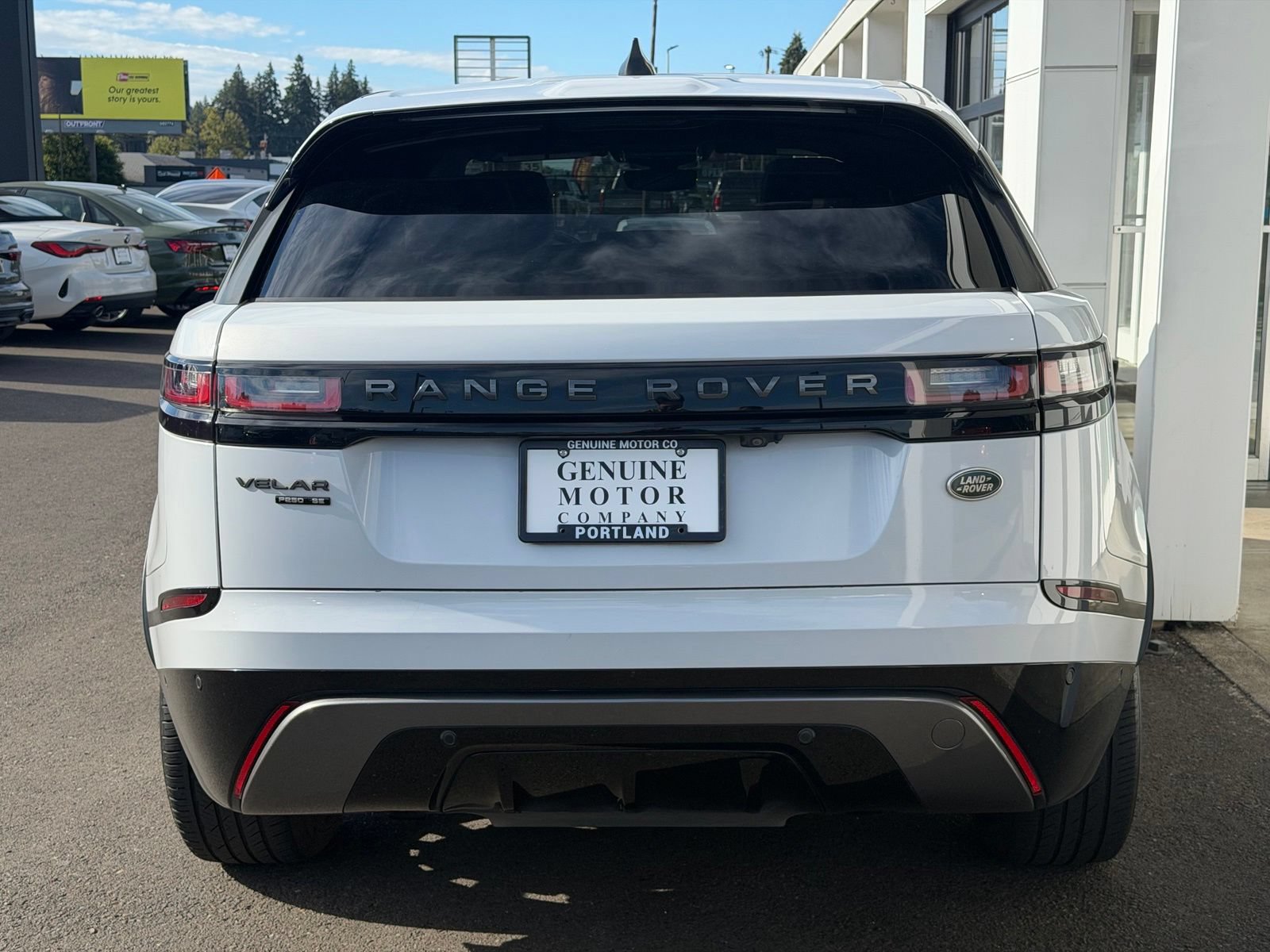 Used 2018 Land Rover Range Rover Velar R-Dynamic SE AWD/4WD image 4