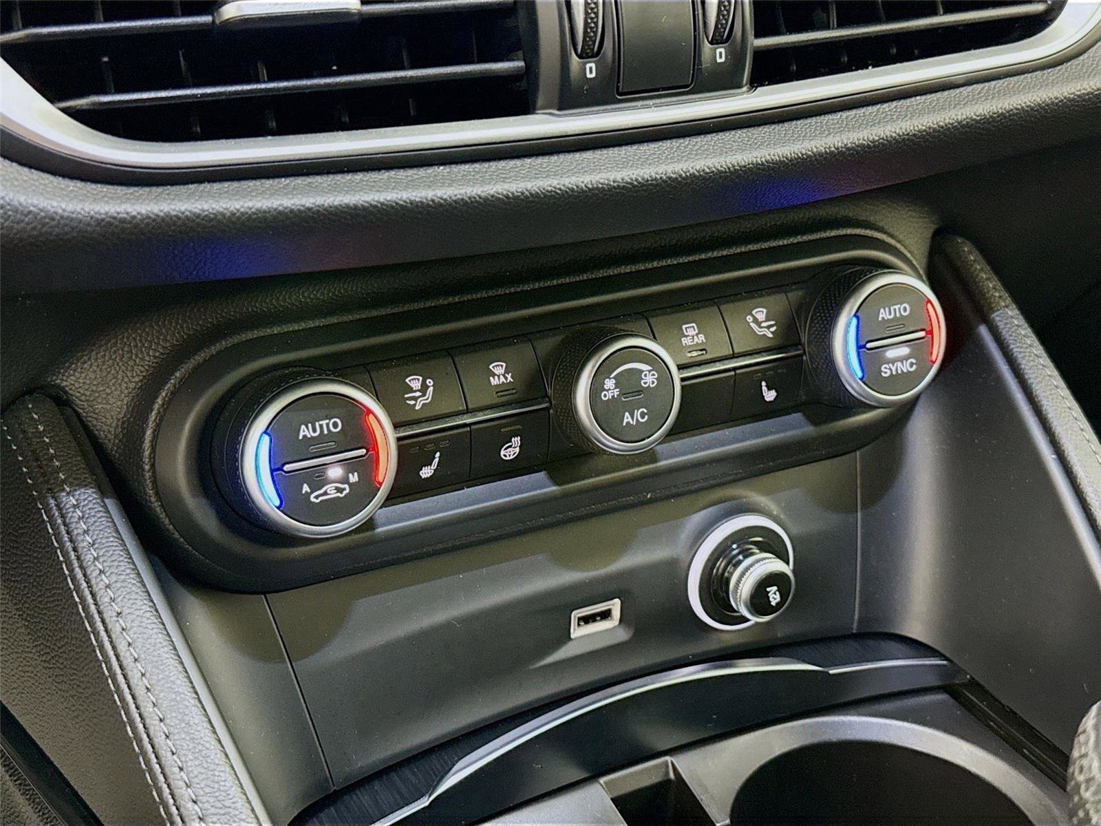 Used 2024 Alfa Romeo Stelvio Sprint RWD image 18