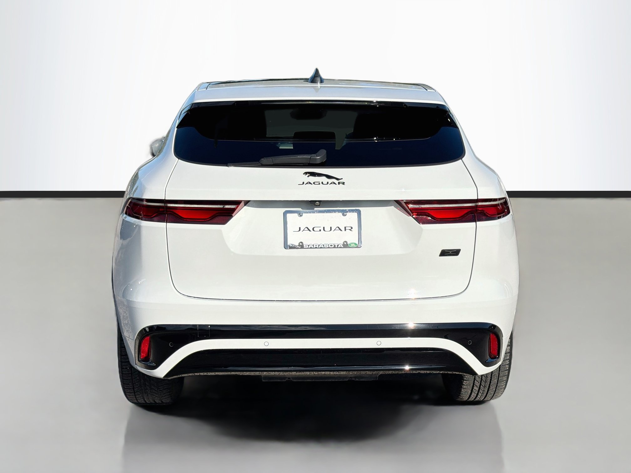 Used 2026 Jaguar F-PACE R-Dynamic S AWD/4WD image 4