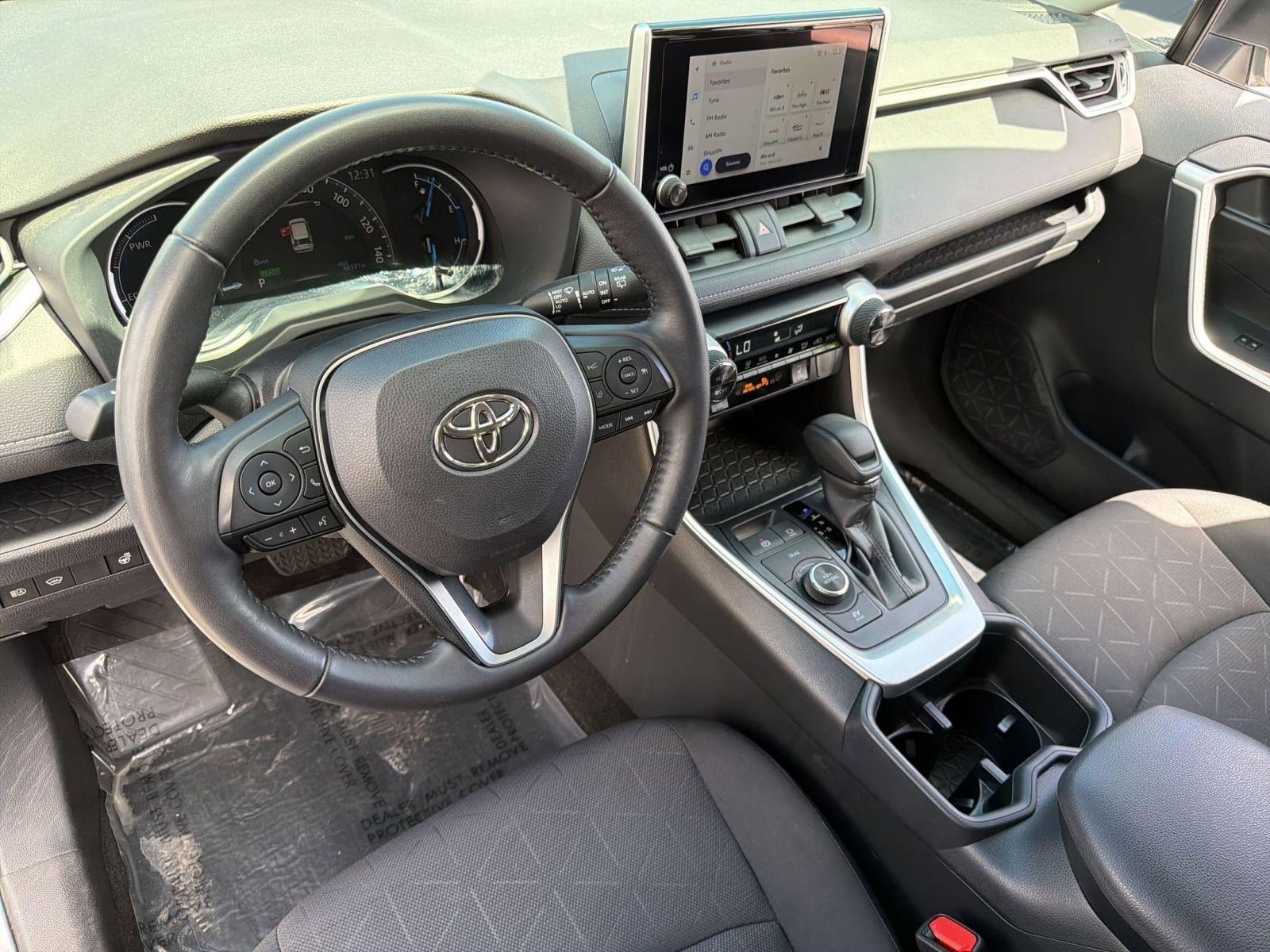 Used 2023 Toyota RAV4 XLE w/ Convenience Package image 4