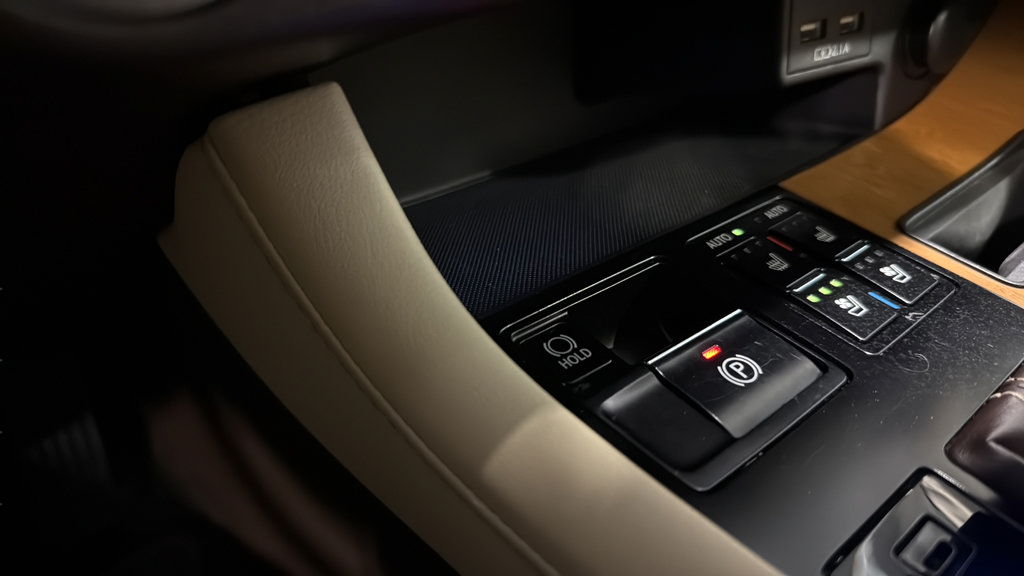 Used 2020 Lexus RX 450h AWD w/ Premium Package image 25