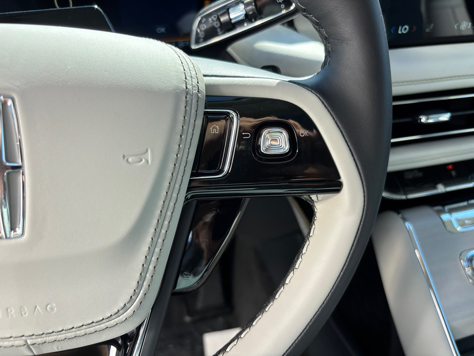 New 2027 Lincoln Aviator Reserve AWD/4WD image 17
