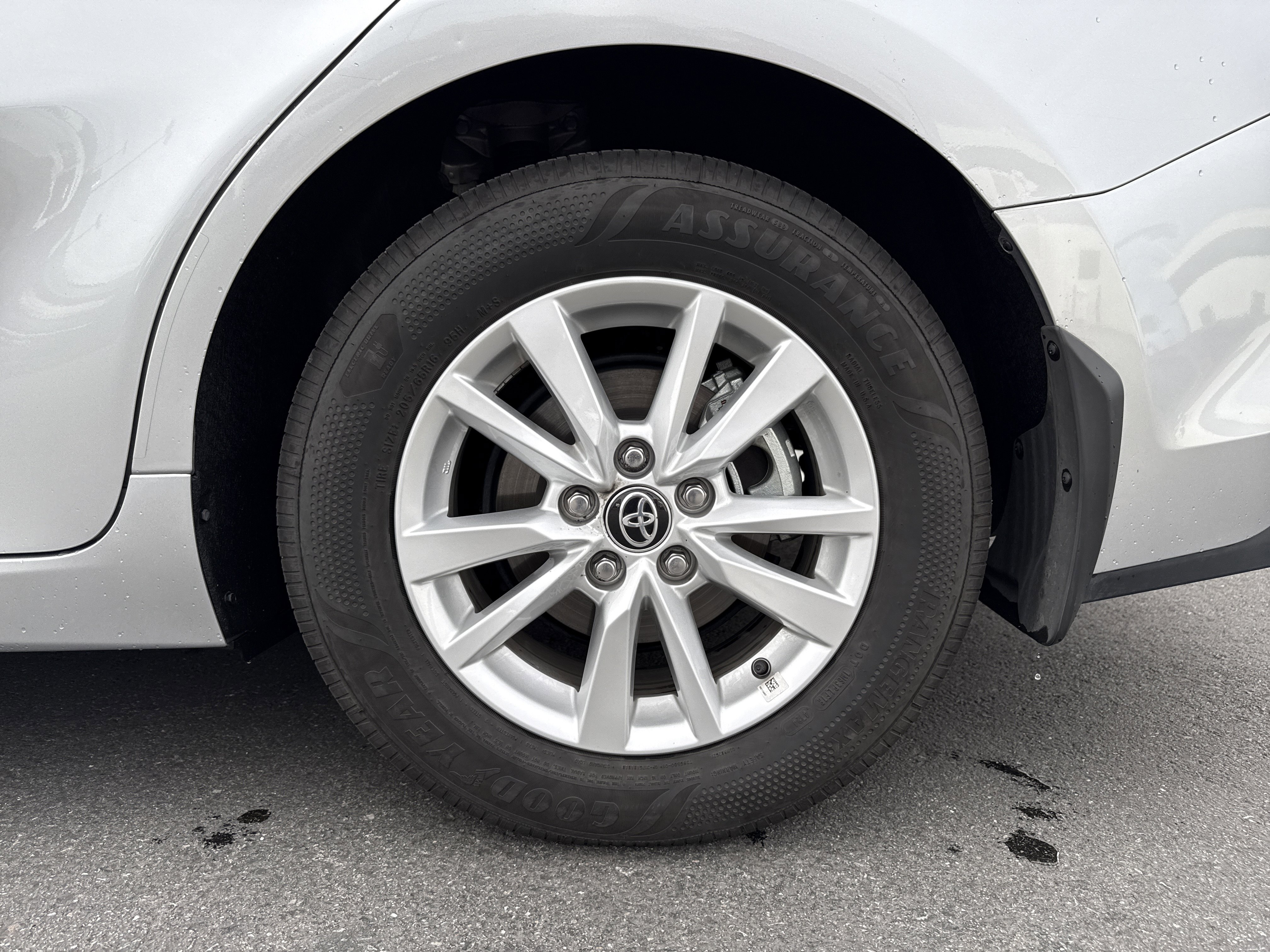 Used 2025 Toyota Camry LE image 3