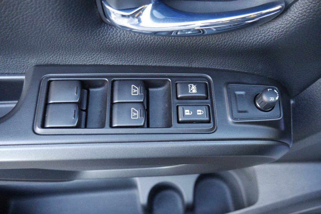 Used 2023 Nissan Titan SV w/ SV Convenience Package image 29