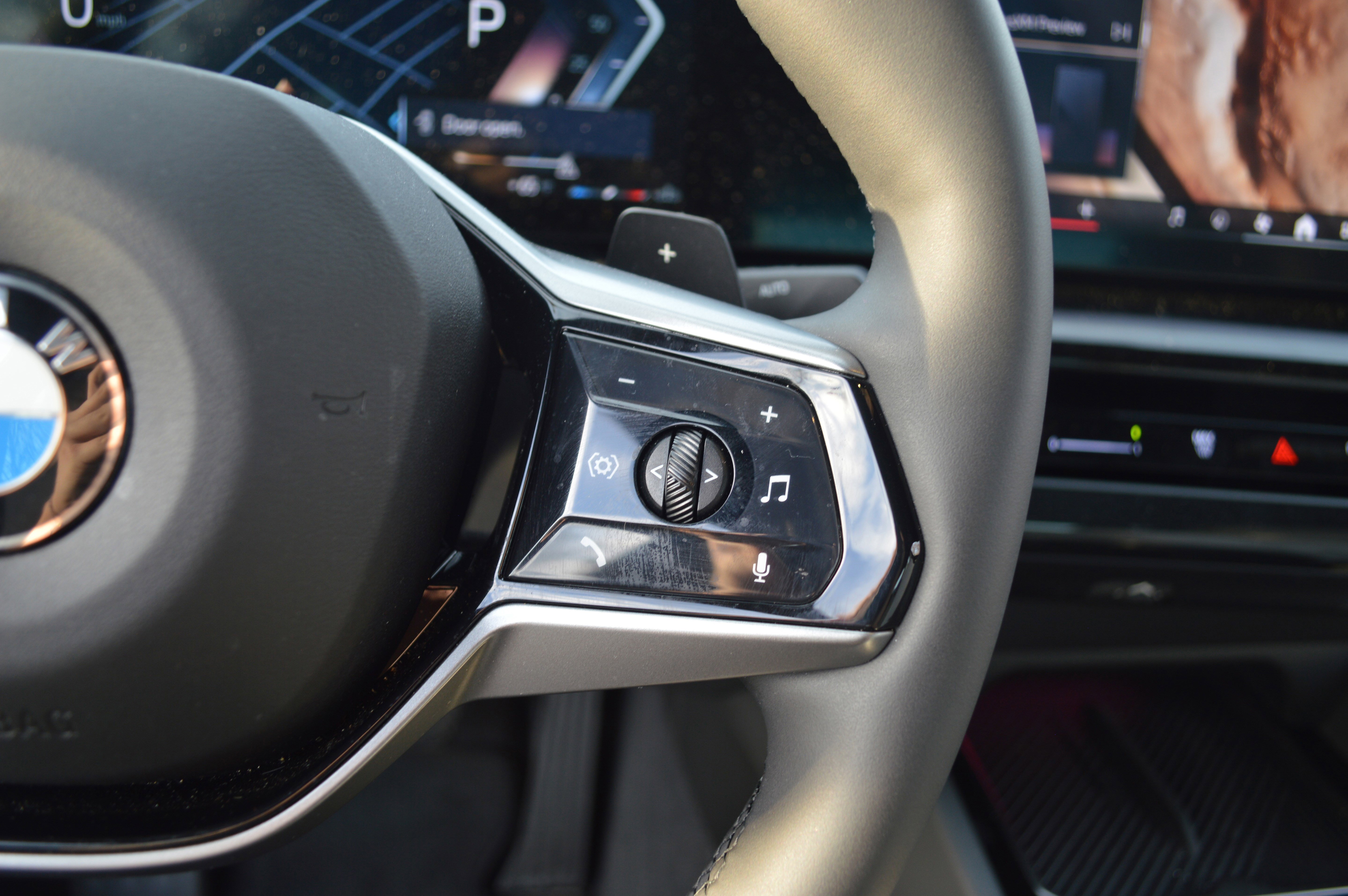 Used 2025 BMW 530i xDrive w/ Premium Package image 13