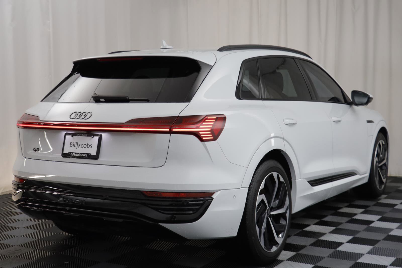 Used 2024 Audi Q8 e-tron Prestige w/ Prestige Package image 17