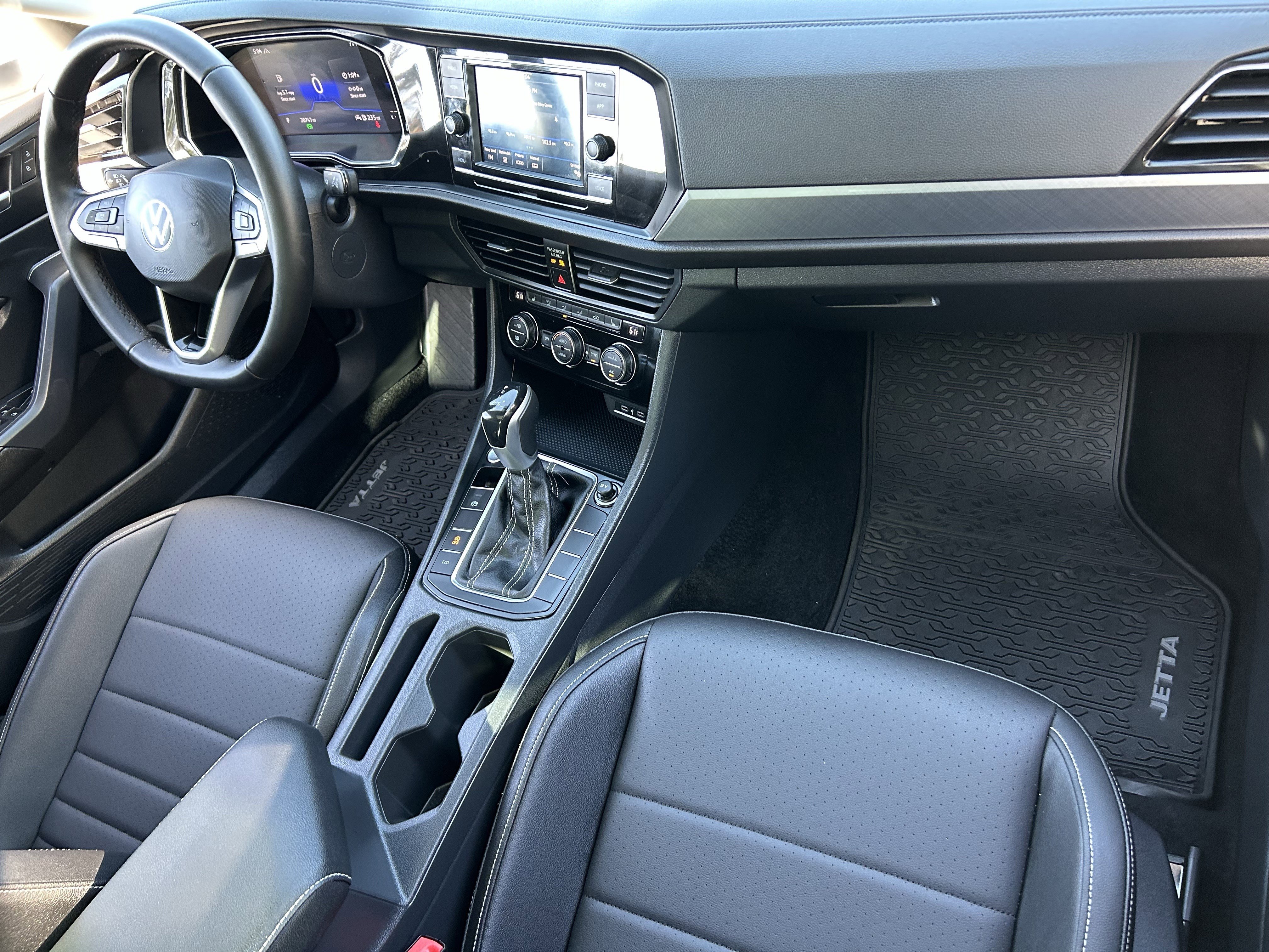 Used 2022 Volkswagen Jetta SE w/ Panoramic Sunroof Package FWD image 10