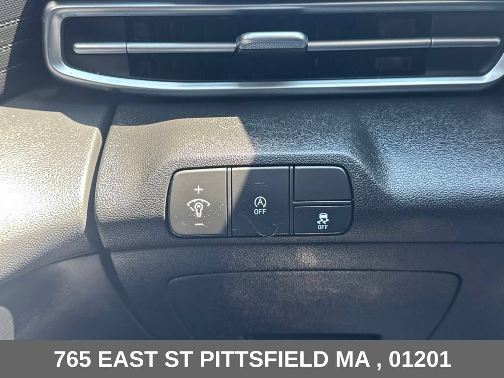 Used 2025 Hyundai Elantra SE FWD image 24