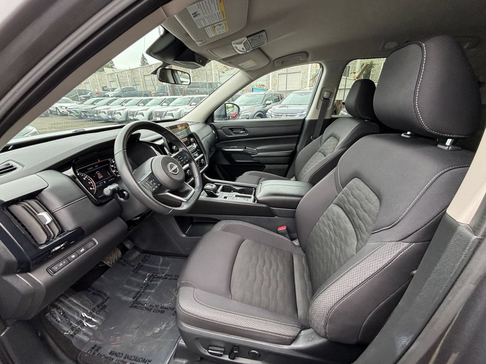Used 2025 Nissan Pathfinder SV FWD image 29
