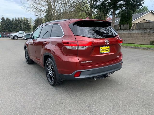 Used 2018 Toyota Highlander SE image 3