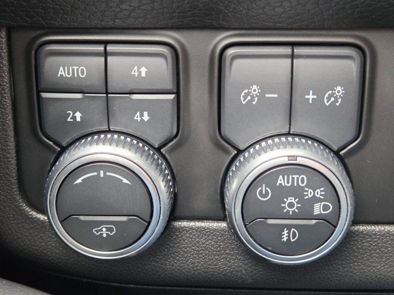 Used 2021 GMC Yukon Denali w/ Denali Ultimate Package image 38