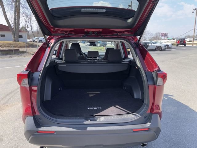 Used 2019 Toyota RAV4 LE w/ Carpet Mat Package image 4