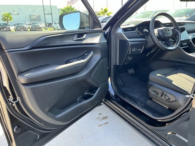 New 2025 Jeep Grand Cherokee Laredo X w/ Luxury Tech Group I image 14