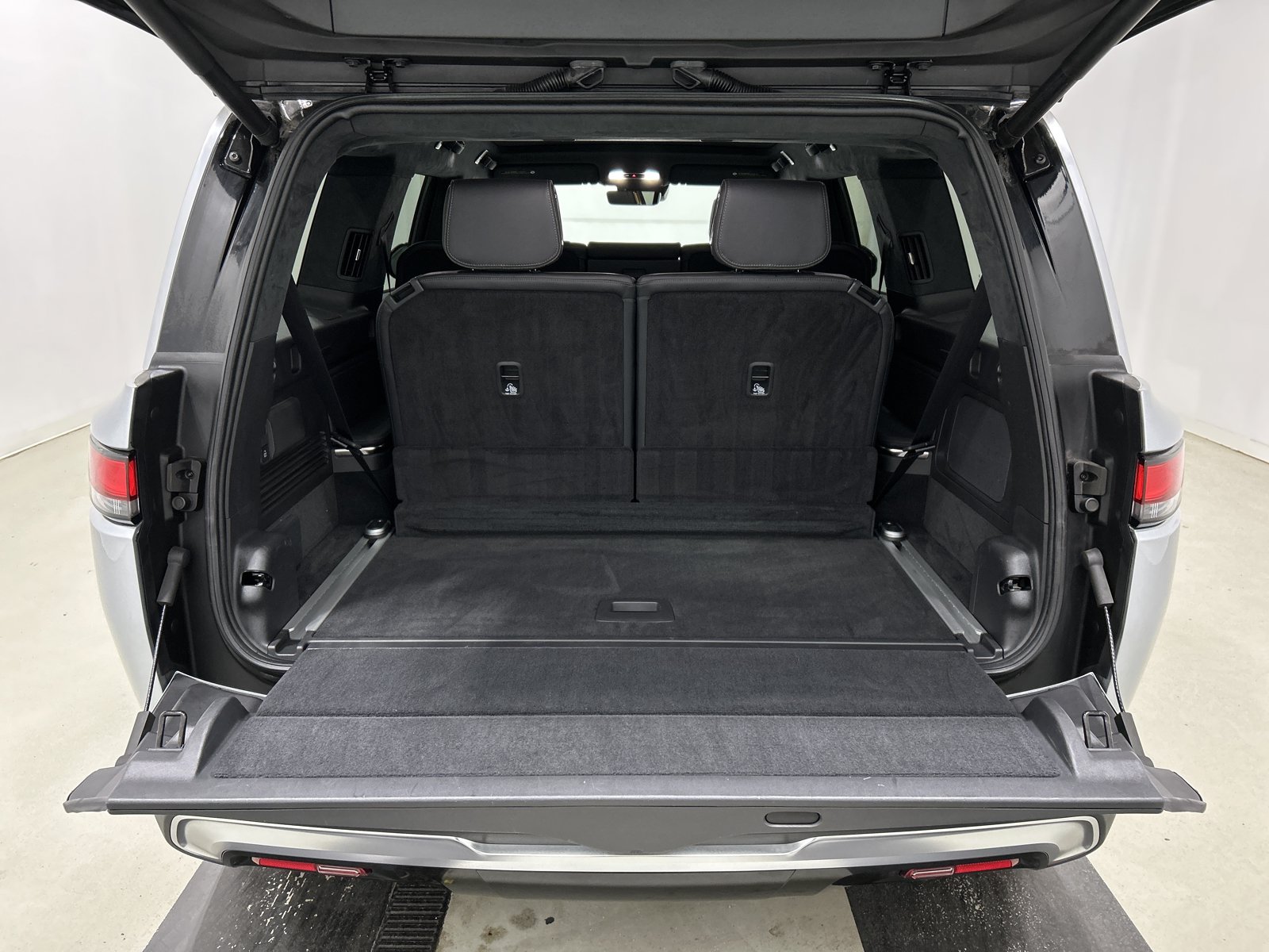 Used 2024 Rivian R1S Adventure AWD/4WD image 15