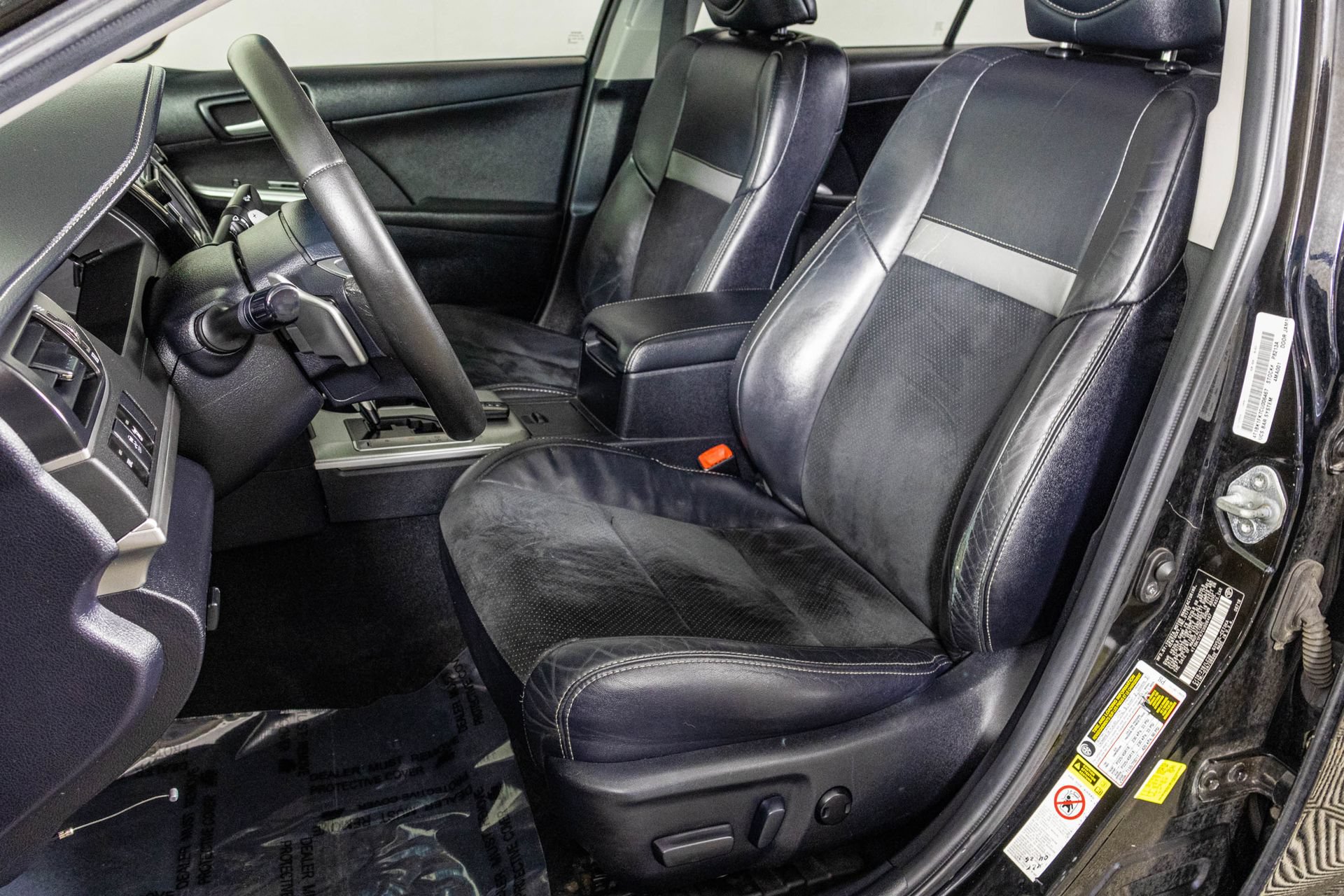 Used 2012 Toyota Camry SE w/ Leather Pkg FWD image 24