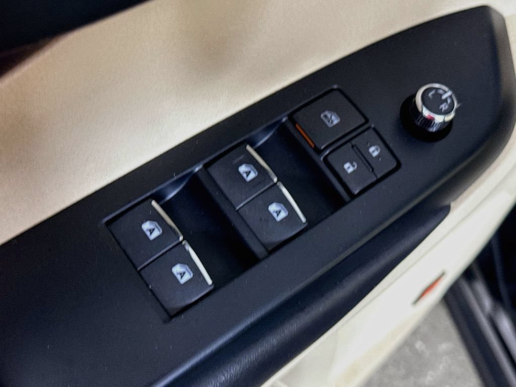 Certified 2019 Toyota Highlander Limited AWD/4WD image 17