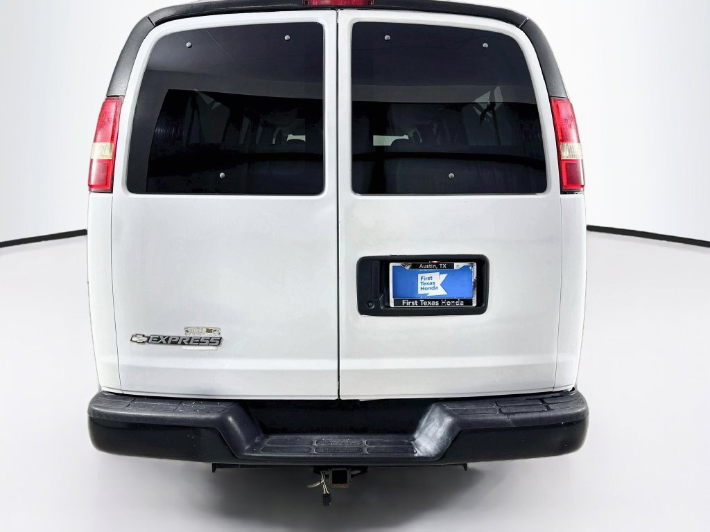 Used 2008 Chevrolet Express 3500 Extended Passenger RWD image 7