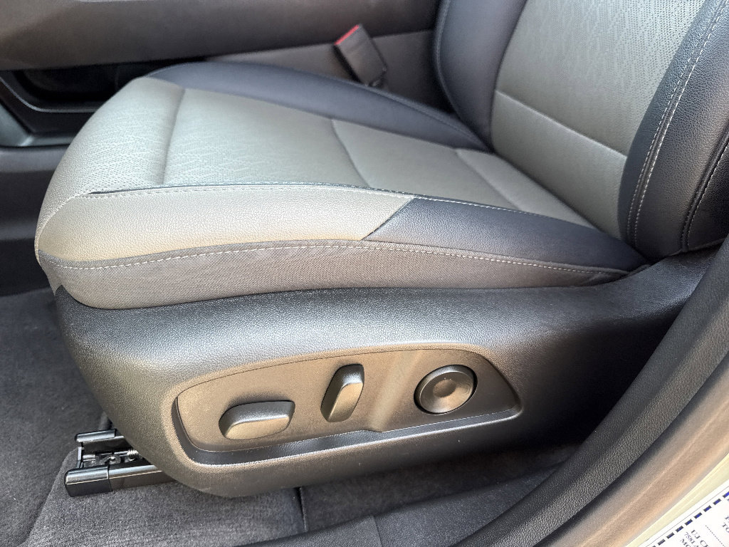 Used 2025 Chevrolet Equinox LT w/ Convenience Package II FWD image 78