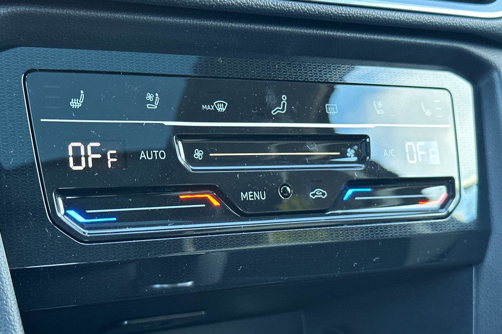 New 2026 Volkswagen Taos SEL image 20