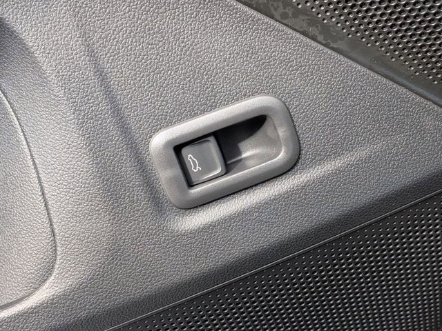 New 2026 Volkswagen Tiguan SE image 2