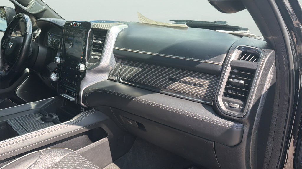 Used 2020 RAM 1500 Limited w/ Black Appearance Package AWD/4WD image 31