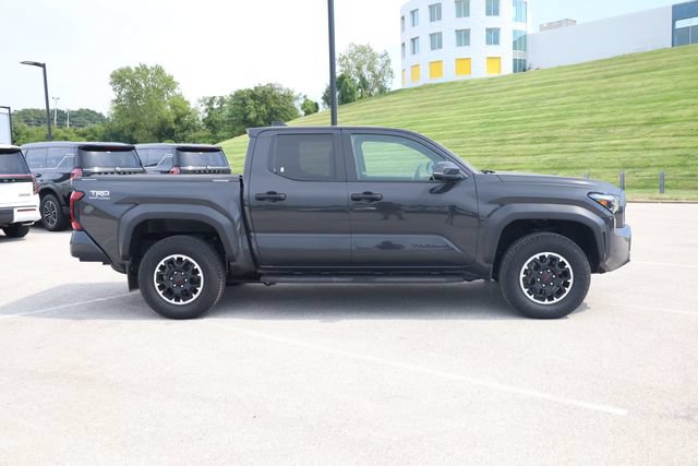 Used 2024 Toyota Tacoma TRD Off-Road w/ TRD Off Road Premium Package AWD/4WD image 3
