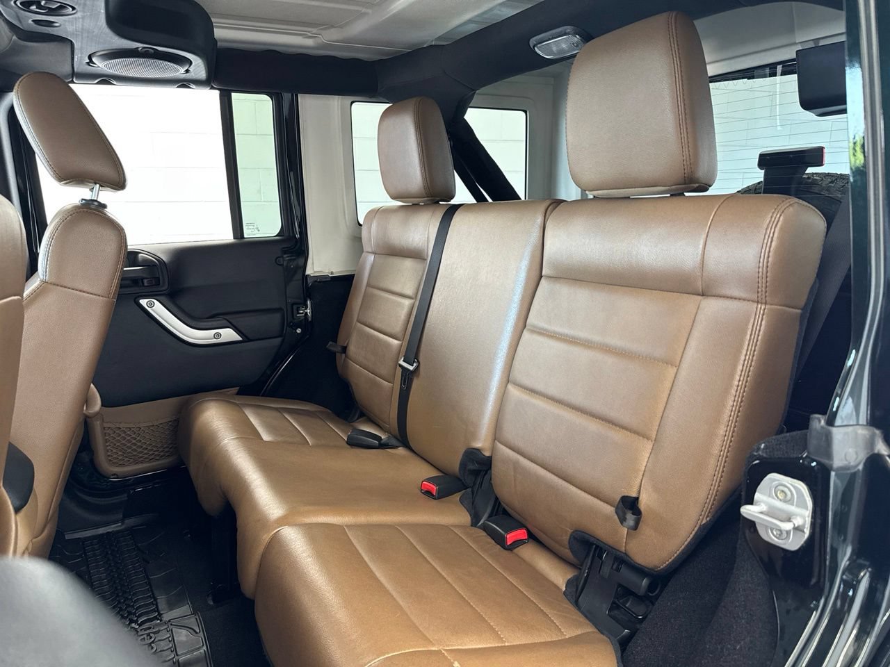Used 2012 Jeep Wrangler Unlimited Sahara w/ Connectivity Group AWD/4WD image 35