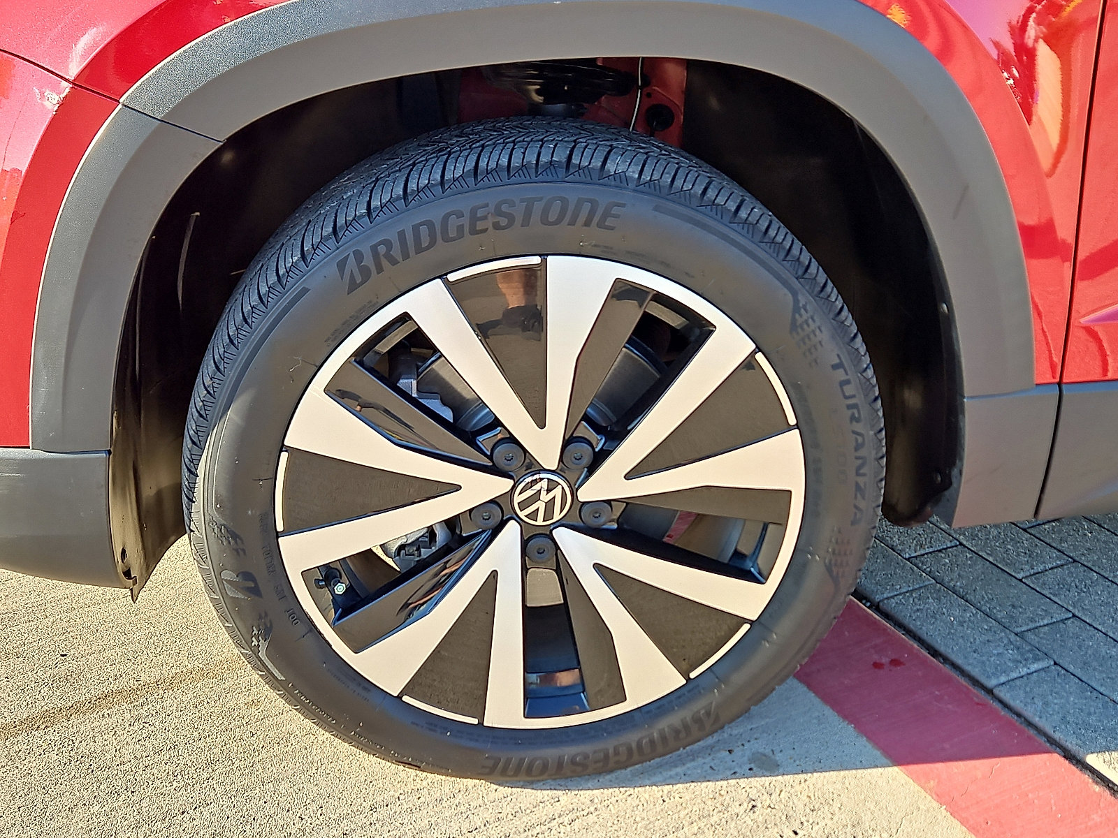 Certified 2022 Volkswagen Taos SE image 5