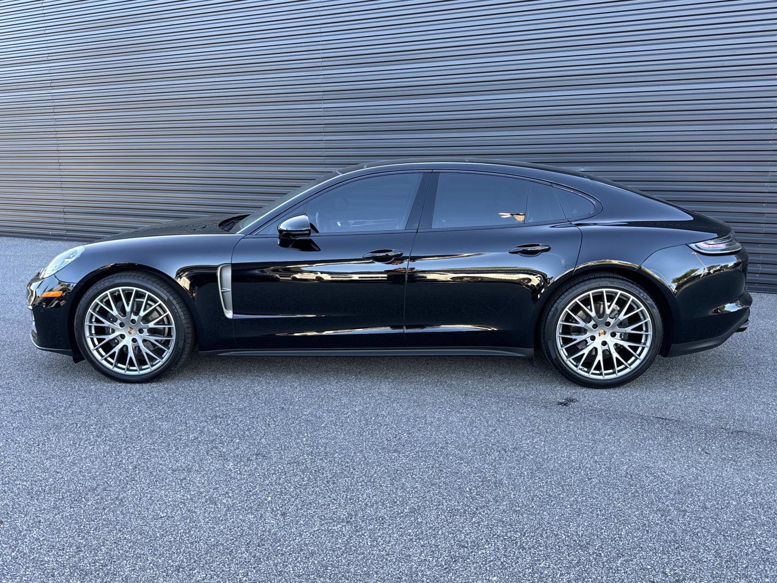 Certified 2023 Porsche Panamera Platinum Edition image 2