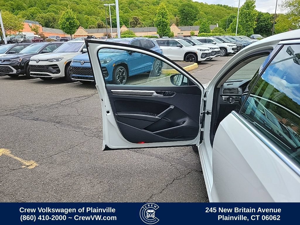 Used 2018 Volkswagen Passat 2.0T SE FWD image 38