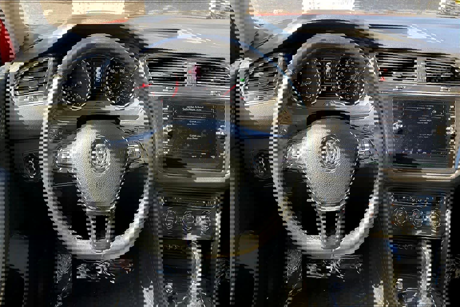 Used 2019 Volkswagen Tiguan SE w/ Panoramic Sunroof Package image 5